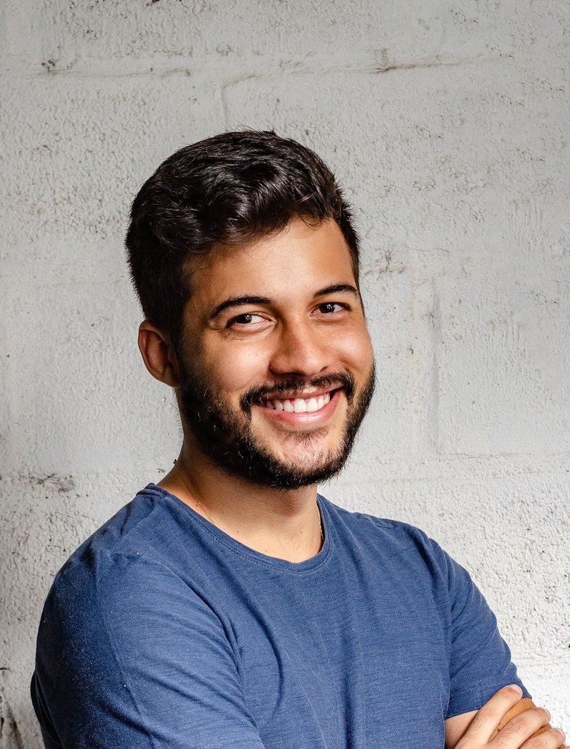 Portrait in front of a brick wall, before background replacement